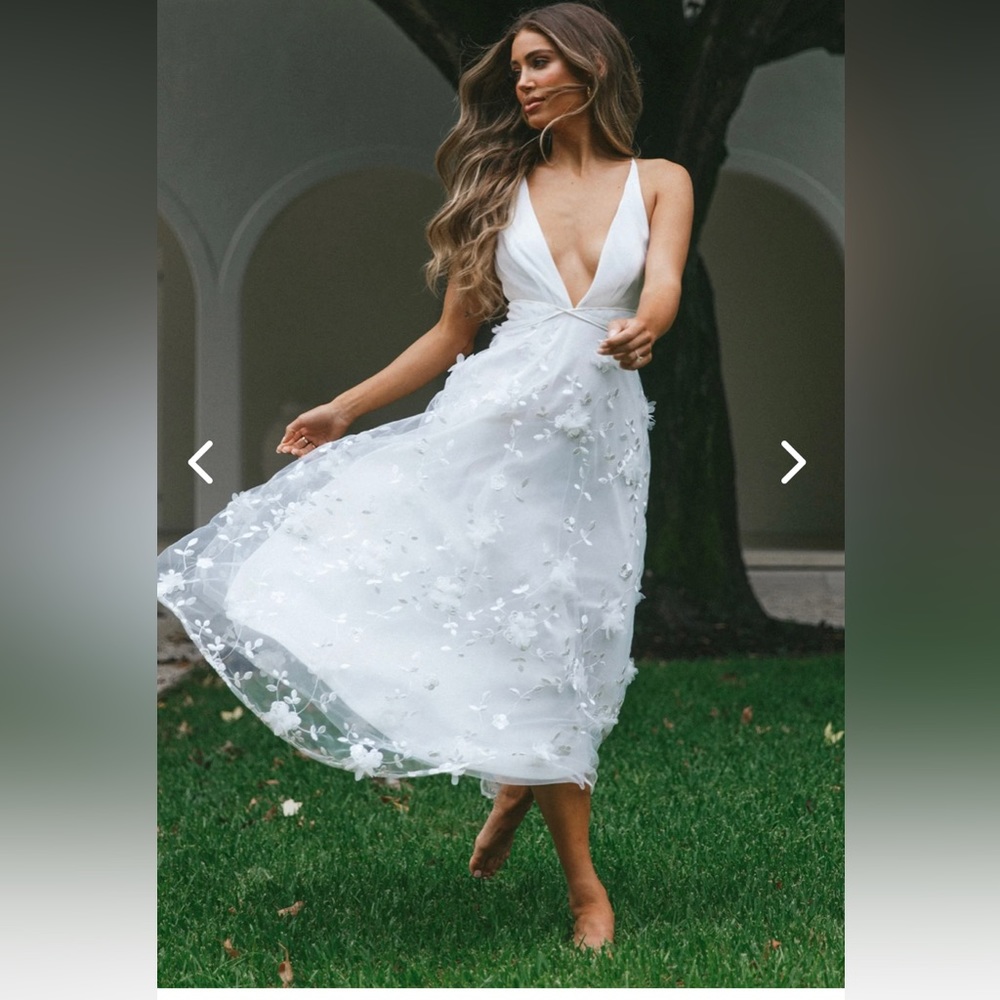 NWT Selfie Leslie Lace Sheri v neck midi Dress Small bridal Easter